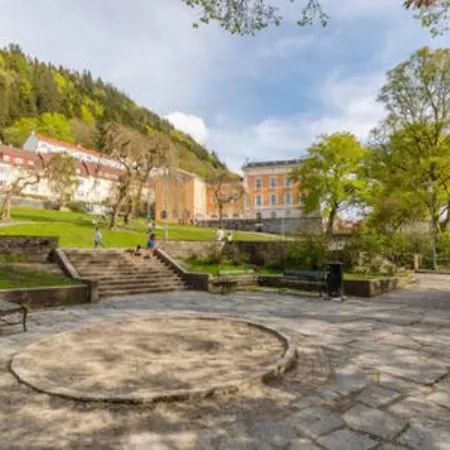 Large, Central Apt Between Bryggen And Floyen-3br Daire Bergen