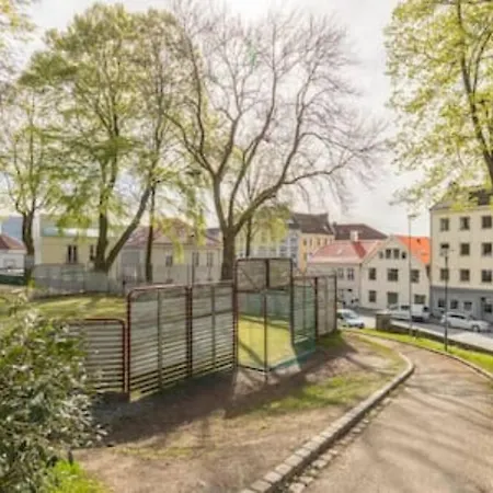 Large, Central Apt Between Bryggen And Floyen-3br Daire Bergen
